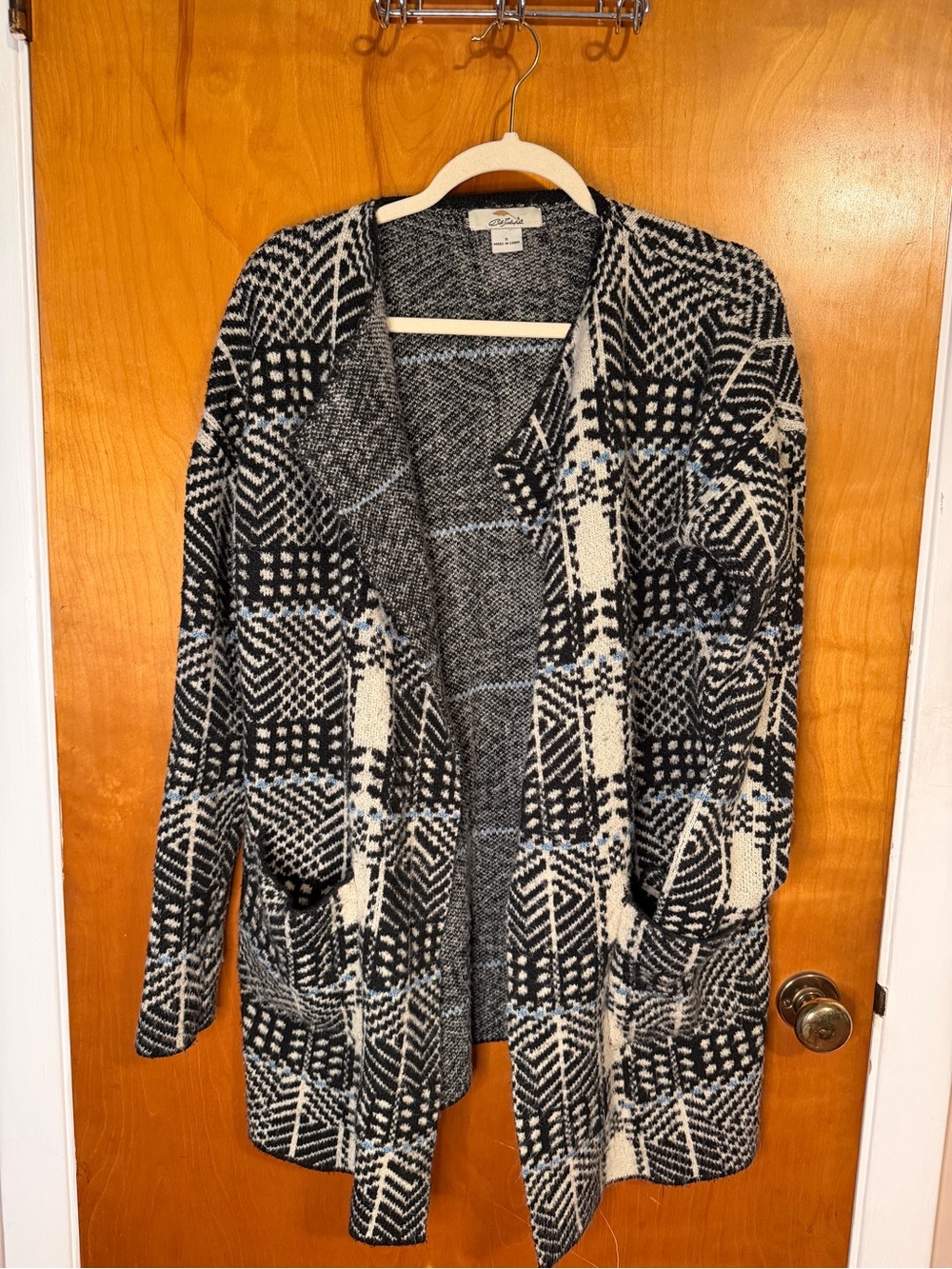 Open-Front Black & White Geometric Cardigan Sweater- with front pockets.